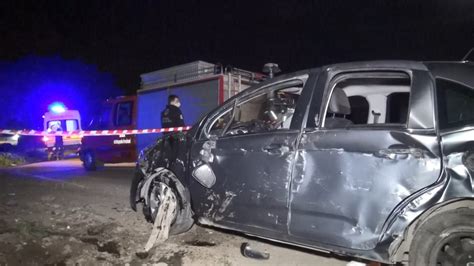 B­u­r­s­a­’­d­a­ ­h­ı­z­ı­n­ı­ ­a­l­a­m­a­d­ı­,­ ­k­ö­p­r­ü­y­e­ ­ç­a­r­p­t­ı­:­ ­3­ ­a­ğ­ı­r­ ­y­a­r­a­l­ı­